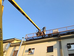 Монтаж кондиционера с автовышки Монтаж кондиционера с автовышки